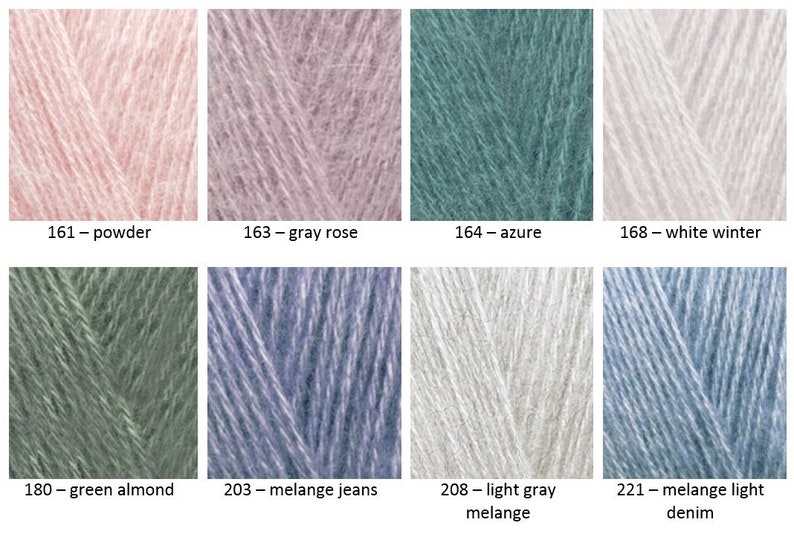 Op de afbeelding: Garenstalen in verschillende kleuren, waaronder poeder, grijsroze, azuur, witte winter, groene amandel, melange jeans, lichtgrijze melange en melange licht denim. Het garen is gerangschikt in een rasterpatroon met het kleurnummer en de naam onder elk staal.