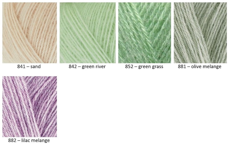Op de afbeelding: Garenstalen in vijf kleuren: zand, groene rivier, groen gras, olijf melange en lila melange.