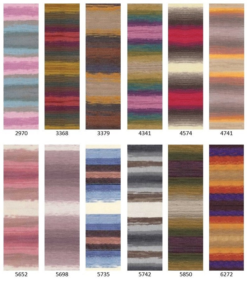 Puede incluir: Una colecci&oacute;n de 12 ovillos de lana con diferentes combinaciones de colores. Cada ovillo presenta un patr&oacute;n a rayas con diferentes tonos de rosa, azul, verde, marr&oacute;n, gris, rojo, naranja y morado.
