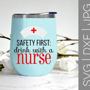 Seguridad Primero Beber Con Una Enfermera svg / Enfermera svg / Semana de enfermeras svg / Semana de la enfermera svg / Vino svg / SVG / DXF / JPG / archivo de corte
