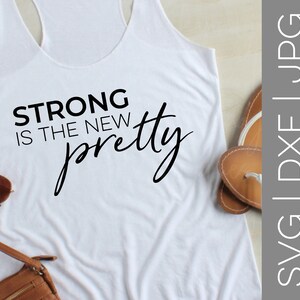 Strong Is The New Pretty svg Girl Power svg Woman Up svg Gimnasio svg Fitness svg ? Entrenamiento svg ? SVG ? DXF ? JPG ? archivo de corte
