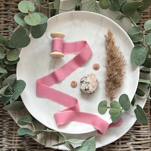 Fitas de seda de bambu orgânico Berry Pink, fita rosa vegana, fita orgânica tingida naturalmente, fita de casamento ética, fita sustentável, estilo boho