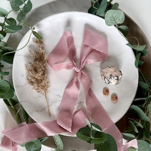 Fita de seda vintage Pink Peace, 100% seda orgânica tingida naturalmente na cor rosa, seda tingida à mão e sem crueldade, fita para buquê de casamento boho.