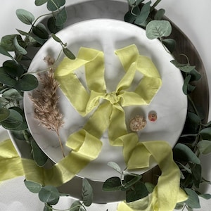 Fita de seda Peridot Green Peace, 100% seda tingida naturalmente em uma cor verde brilhante, tingida à mão, fita de seda sem crueldade, fita boho para buquê