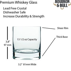 K&ouml;nnte beinhalten: Ein klares Whiskeyglas aus Kristall mit dickem Boden und d&uuml;nnem Rand. Es hat ein Fassungsverm&ouml;gen von 390 ml und ist 97 mm hoch und 81 mm breit. Das Glas ist bleifrei und sp&uuml;lmaschinenfest.
