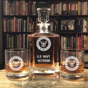 US Navy Veteran Whiskey Decanter Set, Gift for Navy Veteran, Navy Emblem gift, Navy Retirement Gift, Military Retirement Gift, Veteran Gift