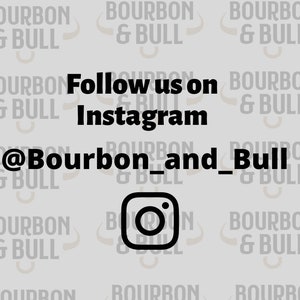 K&ouml;nnte beinhalten: Ein Schwarzwei&szlig;bild mit dem Text "Follow us on Instagram @Bourbon_and_Bull" und einem Instagram-Symbol.
