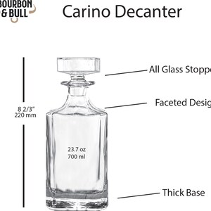 Puede incluir: Una decantador de vidrio transparente con un dise&ntilde;o facetado y una base gruesa. Tiene un tap&oacute;n de vidrio y tiene una capacidad de 700 ml (23,7 oz).
