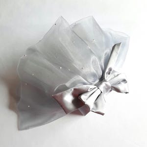 Tutu en organza pour chiens pour mariage ou occasions spéciales. Tenue de porteur de bague pour chien. Jupe pour chien bouffante entièrement ornée.