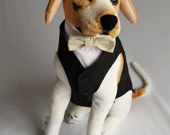 Nœud Dickie pour chien et chemise factice pour les mariages et les occasions spéciales. Avec jeu de brassards en option. Tenue de porteurs d’anneaux pour chien.