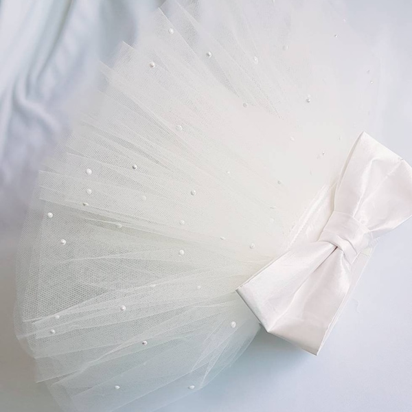Dogs tulle tutu for weddings or special occasions. It is fully embellished with pearl beads. Option of a bearers link on bow is available.