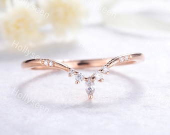 Minimalist Moissanite Curved Wedding Band Rose Gold Curve Stackable Ring Chevron Stacking Ring Simple Matching Ring Anniversary Gift for Her