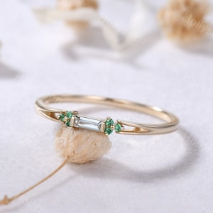 バゲットカット アクアマリン エメラルド エンゲージリング 14K イエローゴールド 3月 5月 誕生石リング 上品な宝石 プロミスリング 女性用ブライダルリング