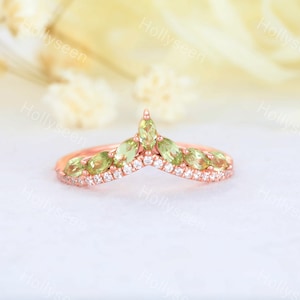 Peridot Rose Gold Wedding Band Green Gemstone Engagement Ring Curve Vintage Art Deco Stackable Matching Band for Women Statement Bridal gift