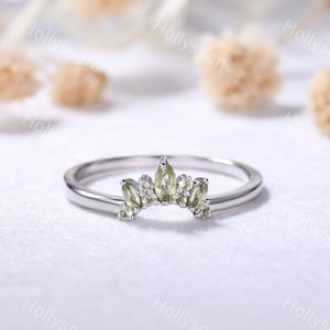 Green Peridot Moissanite Wedding Ring Band Silver White Gold August Birthstone Curved Stacking Ring Vintage Crown Stackable Ring for Women