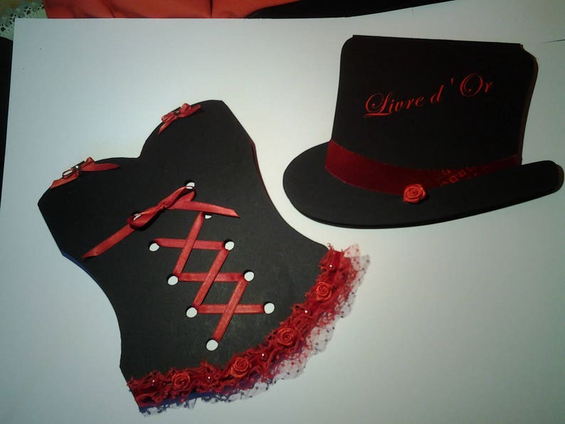 Livres d'or Noir et rouge entierement fait main en forme de chapeau, de corset ou autres.. image 1