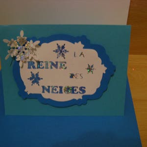 carte pop up la reine des neiges pour le plus grand bonheur des petites filles, flocon de neige à paillettes