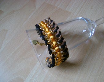 Bracelet tressé sur chaîne dorée  fils en satin ajustable