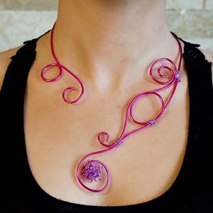 Collier en fil Alu Rose Fushia image 1