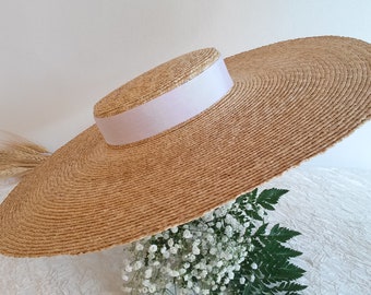 Natural straw boater for the bride, wide-brimmed straw boater for wedding/ceremony, decorated with a grosgrain ribbon.