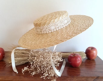 Natural straw wedding hat, wide-brimmed boater hat adorned with ecru lace, charming wedding, shabby chic style summer hat.