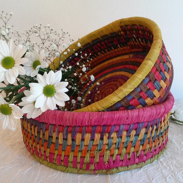 Straw and colored raffia basket, decorative basket in colored raffia, storage basket in straw and colored raffia, sizes M/L.