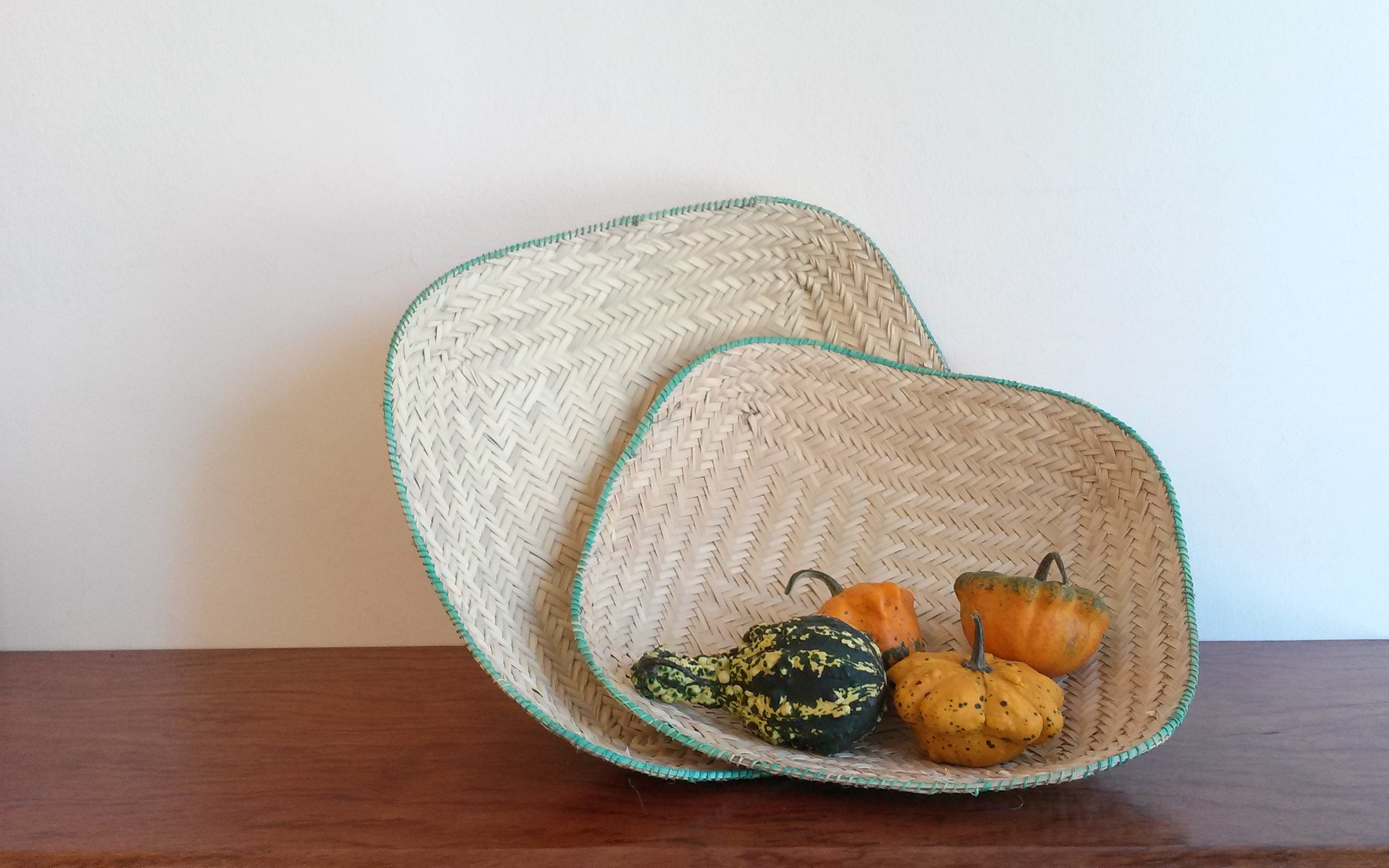 Corbeille Plate en Paille Tressé, Corbeille Forme Carré Panier Déco, de Rangement, Tailles M/L.