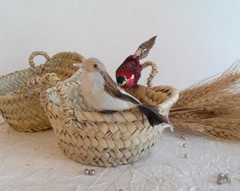 Straw basket, small straw basket, small round straw basket.