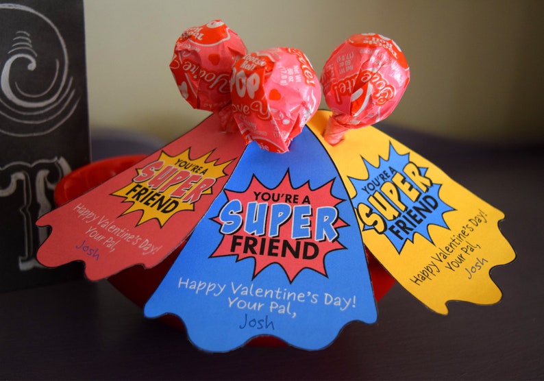 Super hero caped lollipop Valentine. Check out these creative class Valentine ideas! Get inspiration for class Valentine gifts, Valentine treats, and Valentine games.