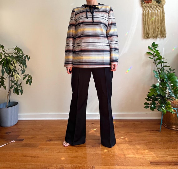 Midriff-baring Laminated Bell Sleeve Sweaters Midriff-baring Laminated Bell Sleeve Sweaters