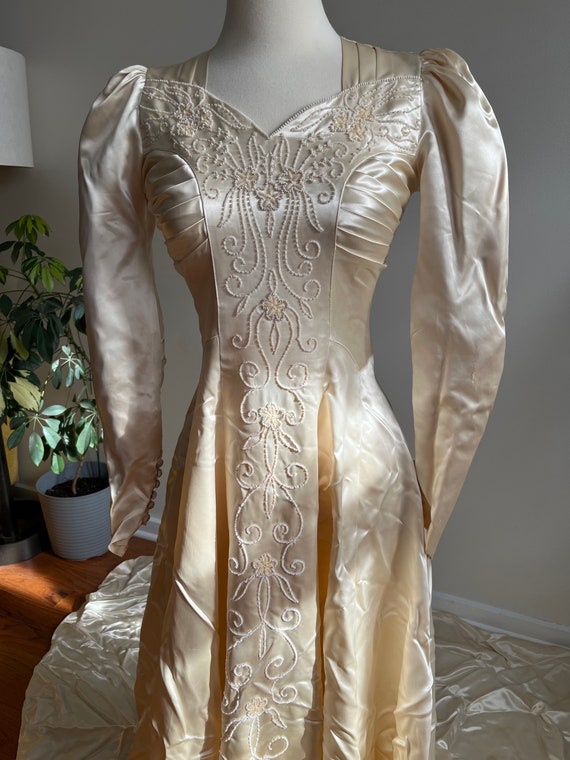 1940s Beaded Satin Wedding Gown - image 2