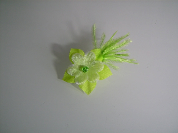 Lot Fleurs tissu Vert Anis coudre//coller Mariage//Mariée//Scrapbooking//Bijou//Déco