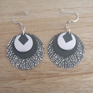 Boucles d'Oreilles Feuille Plantes Arbre Gris Crème Blanc cassé Argenté  Cuir/Papier/Métal Oïana Création Française Made In France