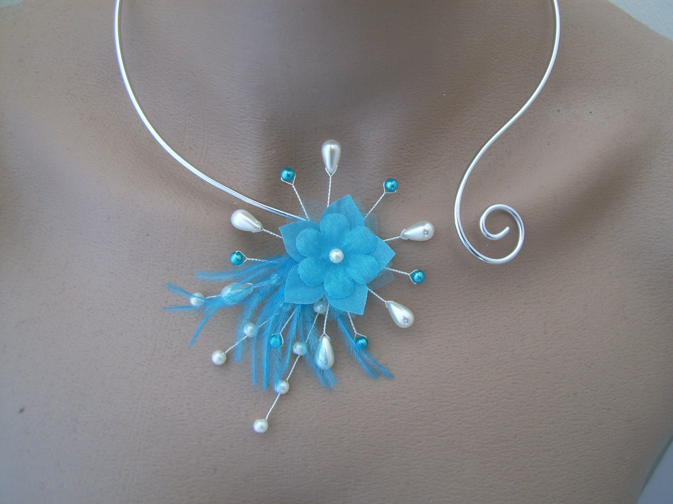 Collier Fantaisie Bleu Turquoise/Ivoire Pour Robe De Mariée Ou Soirée – Neuf Avec Étiquettes