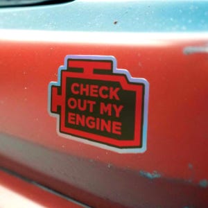 Sprawdź moją naklejkę holograficzną na silnik – inspirująca naklejka na samochód Tuner / JDM / Muscle Car dla fanów motoryzacji, na szyby samochodowe, skrzynki narzędziowe i nie tylko