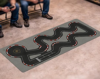 Tapete de circuito de doble bucle para coches Micro RC y Diecast a escala 1:64 y 1/76 / Microfibra afelpada de 61 x 173 cm, base de goma, correa de transporte.