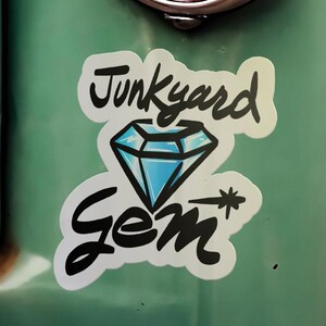 Pegatina Junkyard Gem - cultura hot rod / Regalo divertido para él o papá, vinilo resistente a la intemperie, calcomanía de vinilo, hecho en EE. UU., cultura automovilística, apto para exteriores
