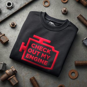 Sprawdź mój silnik - haftowana bluza unisex z okrągłym dekoltem - doskonały prezent dla mechanika, miłośnika samochodów, ojców właścicieli samochodów i entuzjasty samochodów customowych