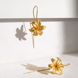 Sweet Lily Bulbs Drop Earrings