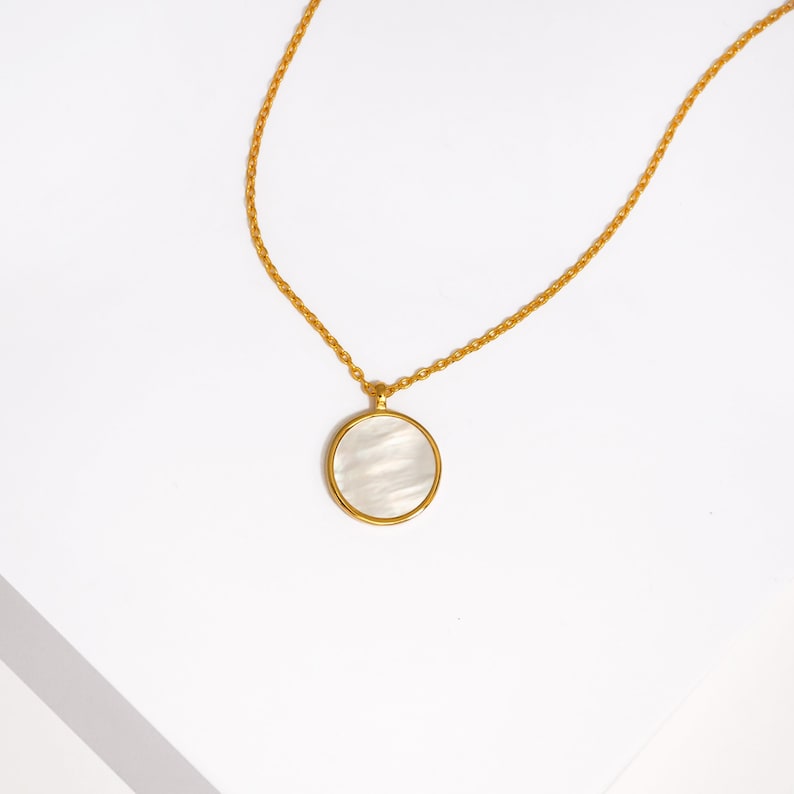 Melting Pearl Pendant Necklace