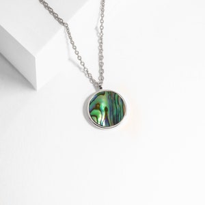 Melting Pearl Pendant Necklace