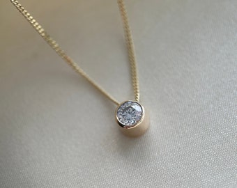 Eco Gift, 9 Carat Gold Pendant Necklace, Recycled Materials, Solitaire Necklace, Gift for Girlfriend, Bride, Wife, Bridesmaid