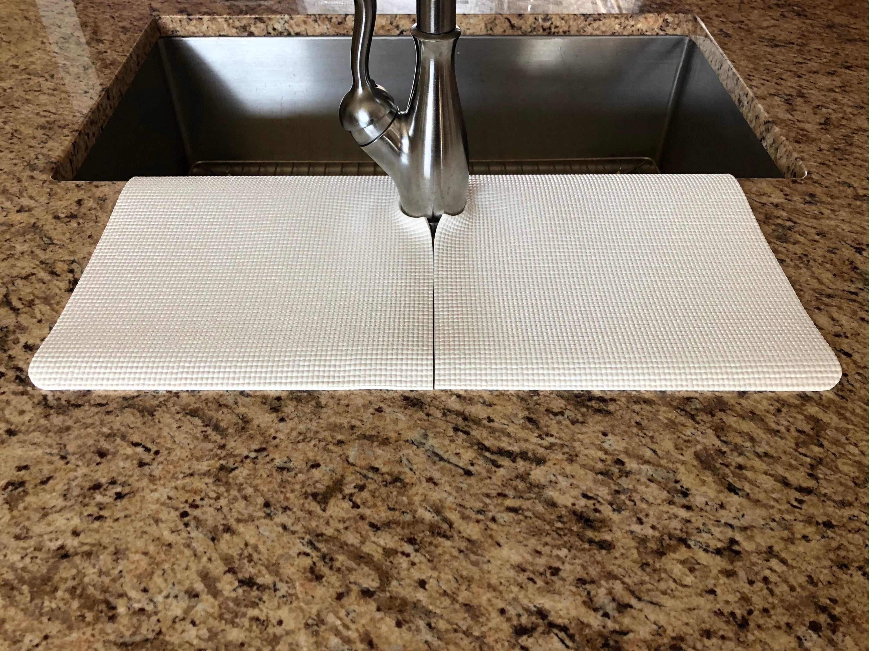 Black Double Sink FAUCET SPLASH GUARD, Drip Catcher, Kitchen Sink, Granite  Countertop Chip Protector, 12 in W X 27 in L, Patent Approved 