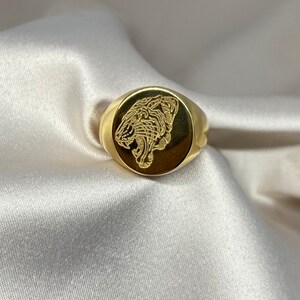 Large Tiger Signet Ring - Bold Gold-Plated Round Ring with Tiger Engraving, Statement Signet Ring for Men and Women, Tiger Ring Gift