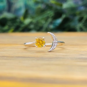 Silver Citrine Moon Ring - Citrine Moon Ring, Moon Citrine Ring, Citrine Stone Ring, Citrine Gemstone Silver Ring, Celestial Silver Ring