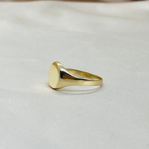 10 KT Gold Signet Ring  - Small Round Signet Ring, 10 kt Gold Signet Ring, Solid Gold Ring, Gold Signet Ring,