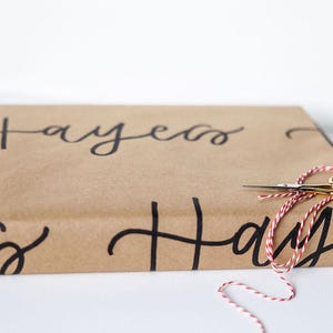 Handgeschreven mini-inpakpapier, 17" cadeauverpakking aangepast, kalligrafie herhalende namen, aangepast inpakpapier, gelukkige verjaardag wrap, ambachtelijk cadeau