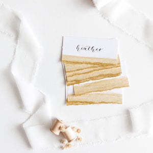 Papier met versierde rand, Geschilderde naamkaartjes, Aangepaste belettering, Scriptnamen, Kaarten bruiloft, Gouden plaatskaarten, zilveren dinerplaatskaarten