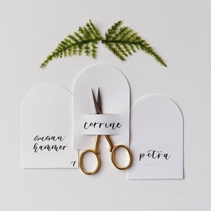Tarjeta de lugar mínimo, etiqueta de nombre de dama de honor, tarjeta de configuración de nombres, tarjetas de lugar de cena, nombre de lugar de boda, tarjetas de lugar Arch Boho, configuración de mesa