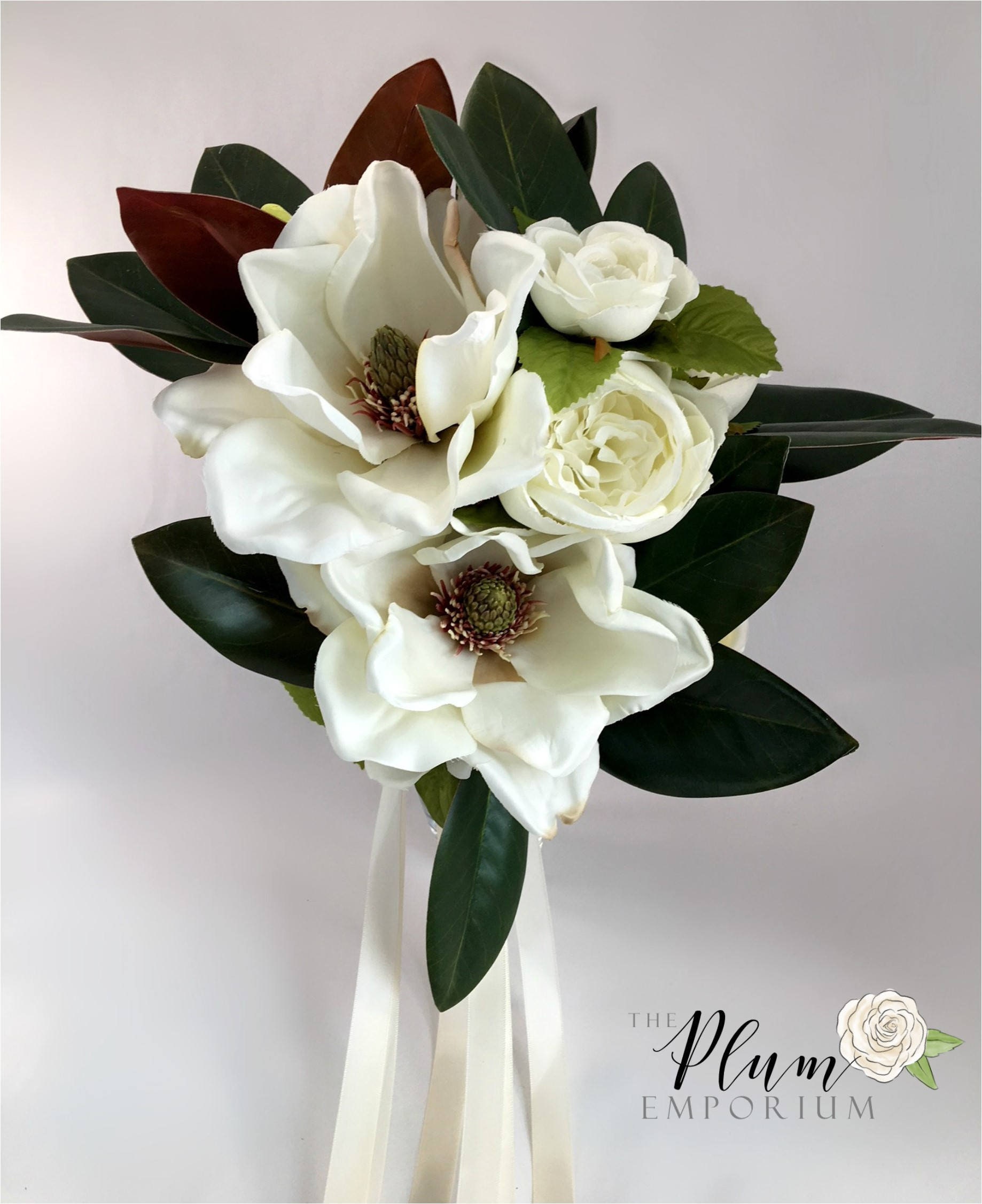 Букет с магнолией. Магнолия white rose. Магнолия букет. Букет из магнолий живых. Магнолия букет.